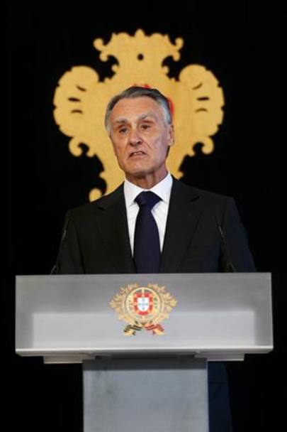 Il presidente portoghese Anibal Cavaco Silva annuncia la morte di Eusebio e dichiara tre giorni di lutto nazionale. Epa